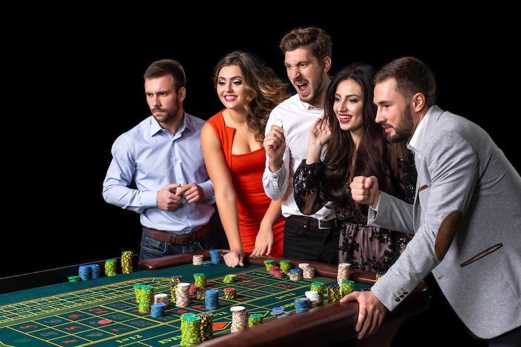 Antarmuka aplikasi dojo77 yang menampilkan permainan slot Aviator, Sweet Bonanza, dan opsi dealer langsung